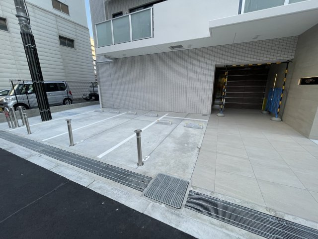 プレディアコート本町の駐車場