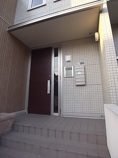 ヴィラ・デュオB棟のエントランス