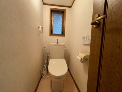【トイレ】 | 寝屋川市成田東が丘　戸建 | １階トイレです。