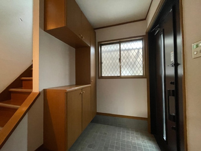 【玄関】 | 寝屋川市成田東が丘　戸建