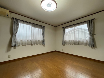 【洋室】 | 寝屋川市成田東が丘　戸建 | 洋室約10帖