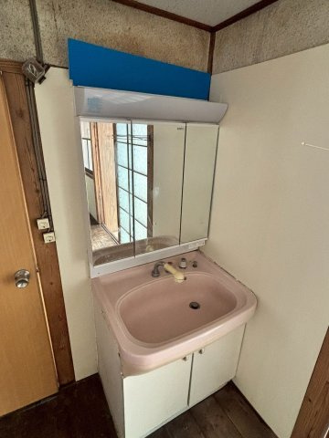 高良内 貸家の独立洗面台