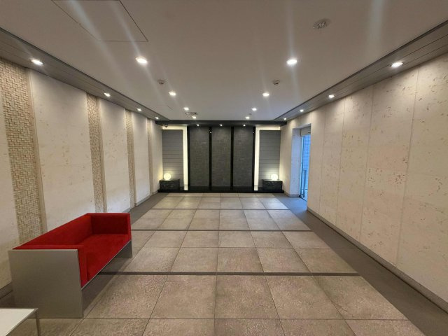 クレヴィア東白楽のエントランス