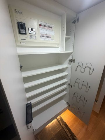 クレヴィア東白楽の玄関