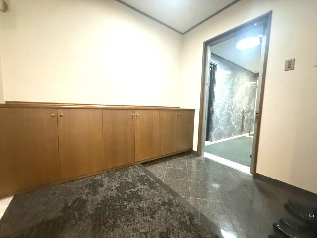 ＫＢコンフォート三条の玄関