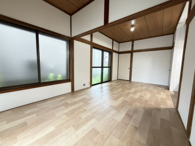ペットと一緒に住める黒砂戸建の居間・リビング