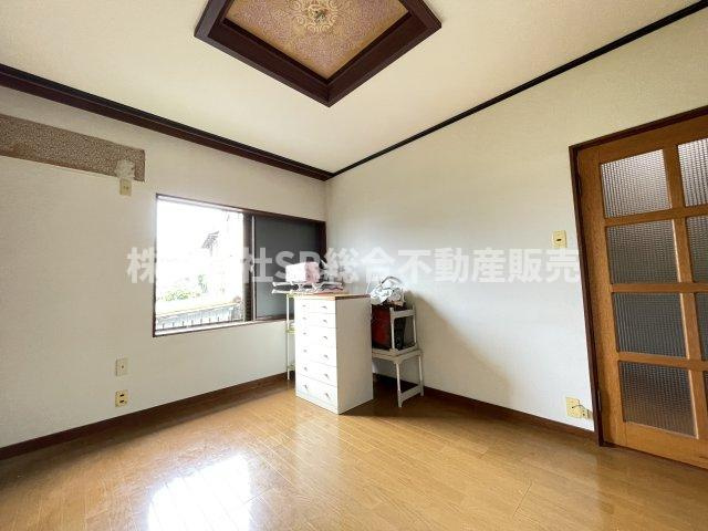 額田町中古戸建の洋室|弊社は中古戸建のご紹介、その後のリフォームのご提案、
賃貸物件のご紹介、すべてご対応可能です。
お客様にあったプランをご提案致します。
まずはお問合せ下さいませ。