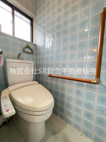 額田町中古戸建のトイレ|手すりが付いているのでご高齢の方でも使いやすいですね！