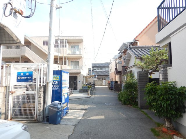 コムディッソ・オリオの周辺|西側前面道路