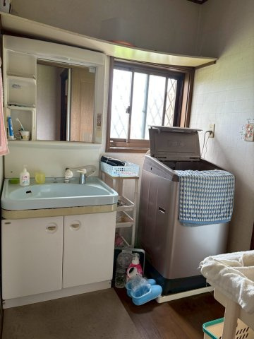 津秦の独立洗面台