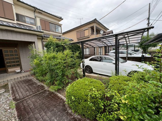 津秦の駐車場