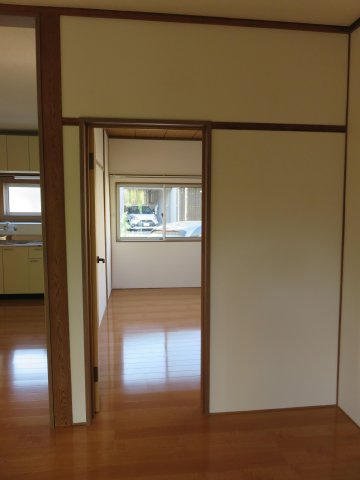 野中一戸建ての洋室