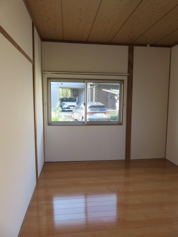 野中一戸建ての洋室