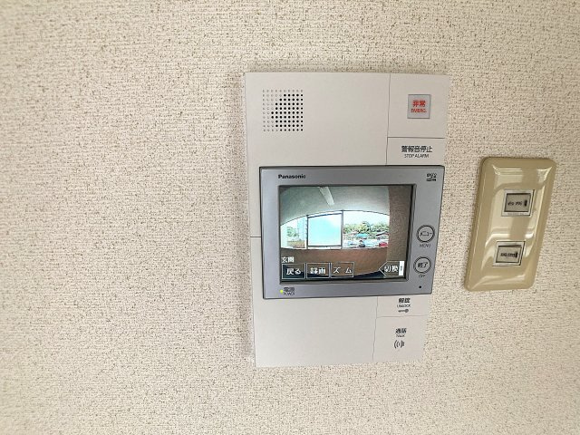 ベガ中上のセキュリティ|録画機能付きモニターフォンで顔が分かり安心
