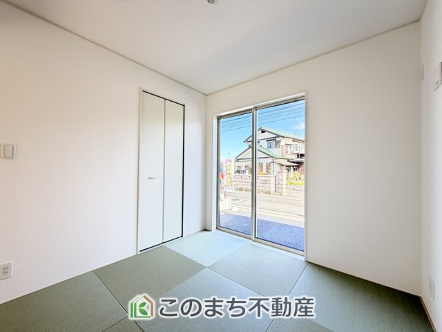 CRADLEGARDEN宇都宮市簗瀬第8の和室|お子様のお昼寝にも便利な和室です。大きな窓から暖かな日差しが差し込みます♪