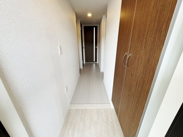 安芸郡府中町みくまり３丁目のアパートの玄関