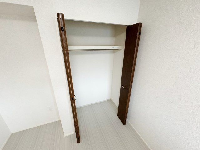 安芸郡府中町みくまり３丁目のアパートの収納