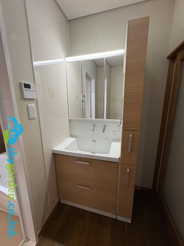 茅ヶ崎市東海岸南２丁目　中古戸建の独立洗面台|朝の身支度には欠かせない独立洗面化粧台