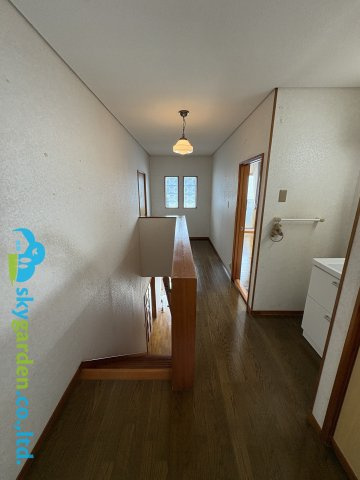 茅ヶ崎市東海岸南２丁目　中古戸建の内装|2階の踊り場