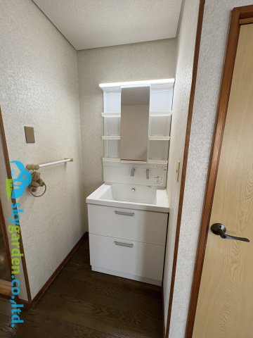 茅ヶ崎市東海岸南２丁目　中古戸建の独立洗面台|2階の洗面台