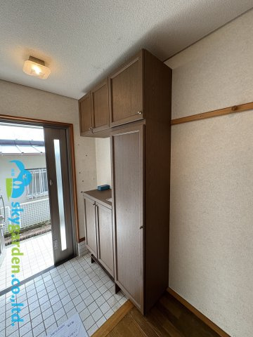 茅ヶ崎市東海岸南２丁目　中古戸建の玄関|シューズボックス