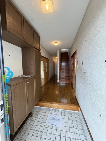 茅ヶ崎市東海岸南２丁目　中古戸建の玄関|シンプルで使いやすい玄関です