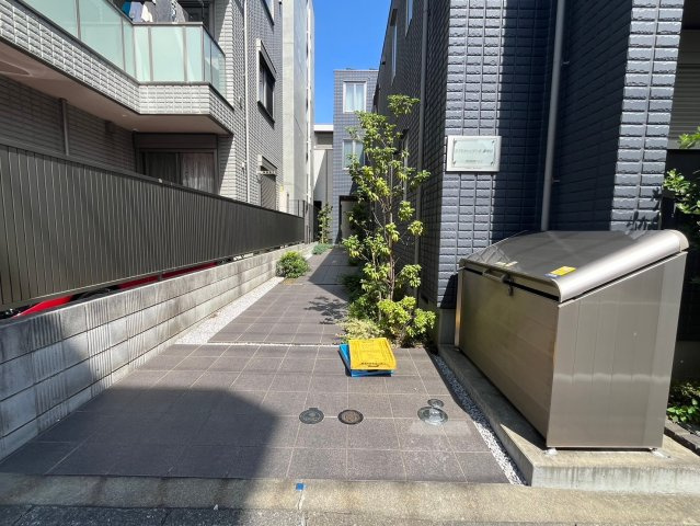 ロイヤルレジデンス豪徳寺のエントランス