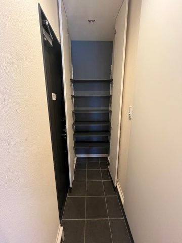 ロイヤルレジデンス豪徳寺の玄関|シューズBOX