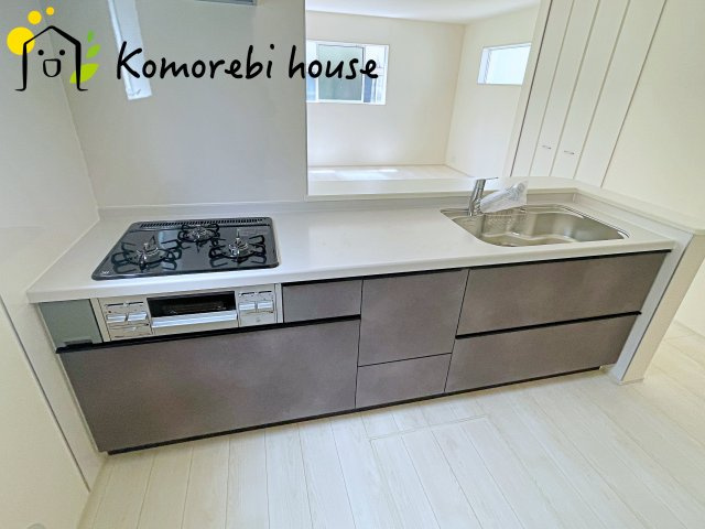 蓮田市緑町　新築一戸建て　リーブルガーデン　01のキッチン|キッチンでお料理をお楽しみください