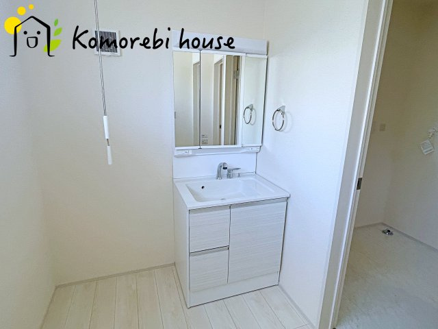 蓮田市緑町　新築一戸建て　リーブルガーデン　01の独立洗面台|独立洗面台です