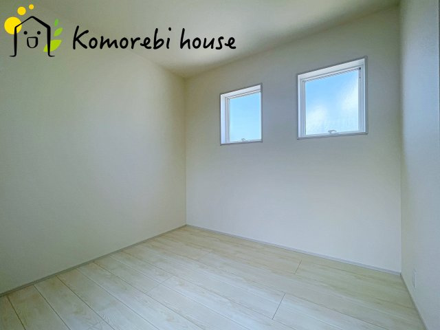 蓮田市緑町　新築一戸建て　リーブルガーデン　01の寝室|開放的な寝室です