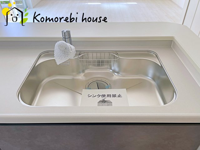 蓮田市緑町　新築一戸建て　リーブルガーデン　01のキッチン|コンパクトなキッチンで掃除もラクラク