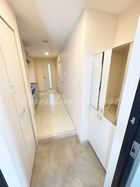 茅ヶ崎市中海岸１丁目の賃貸マンションの玄関