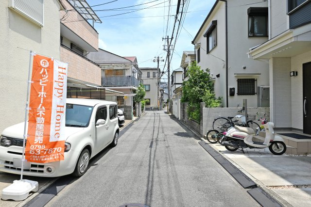尼崎市瓦宮2丁目中古戸建│4LDK＋駐車1台可の前面道路含む現地写真|前面道路は南側約4.0ｍ。閑静な住宅街です。