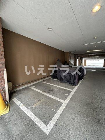 アルファレガロ兵庫の駐車場