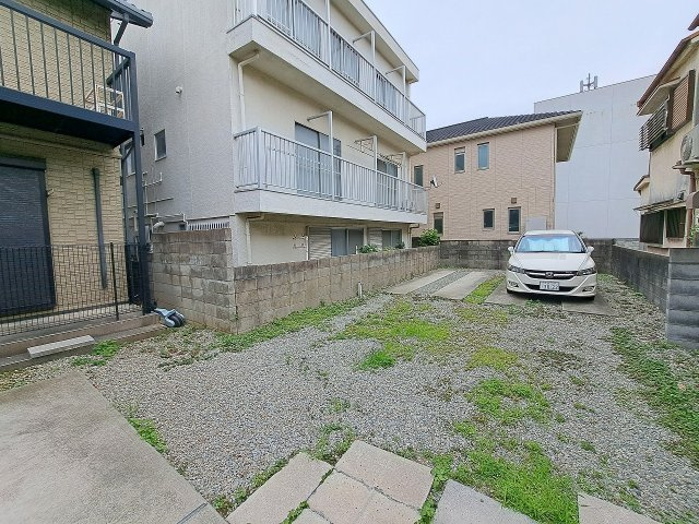浜甲子園貸家の駐車場