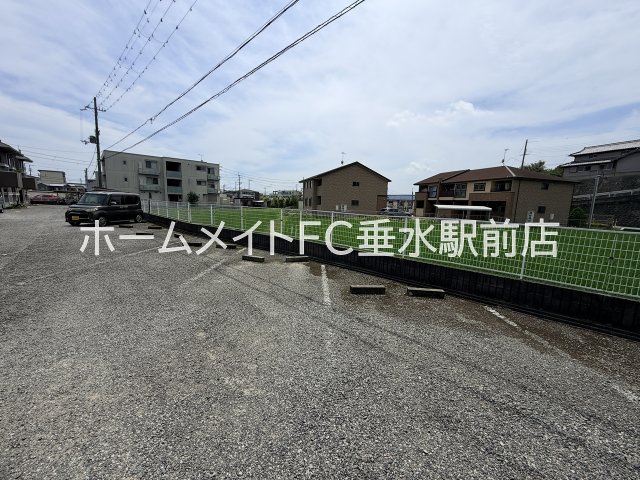 プレジール三木の駐車場
