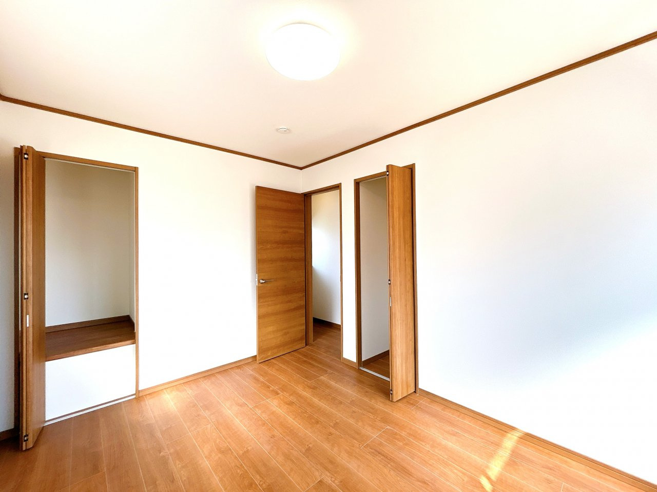 中古戸建　郡山市大槻町字春日　大槻小・大槻中の洋室|全居室収納完備！収納が多いとお部屋もスッキリします！