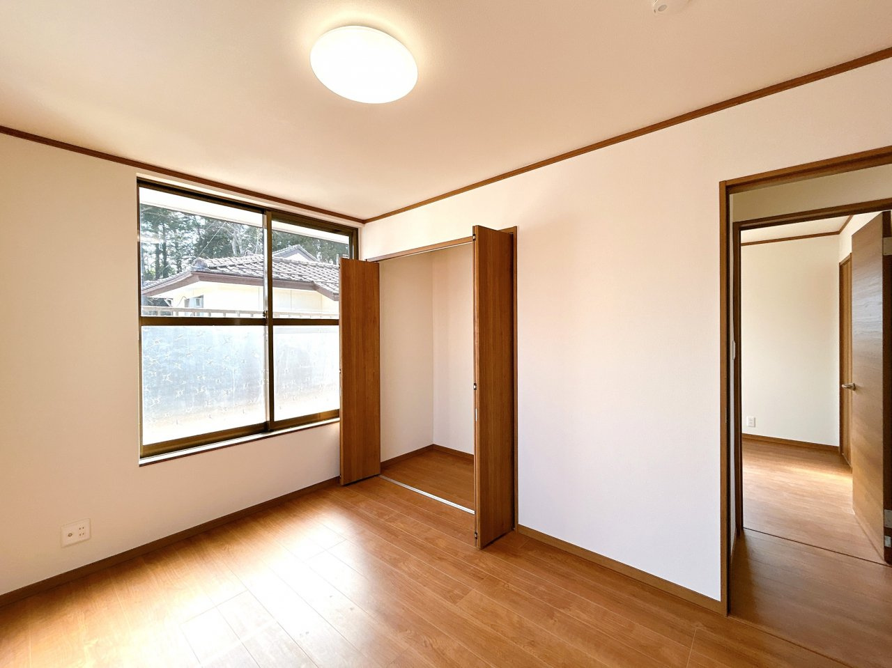 中古戸建　郡山市大槻町字春日　大槻小・大槻中の洋室|シンプルなので様々なテイストのインテリアも合いそうですね！