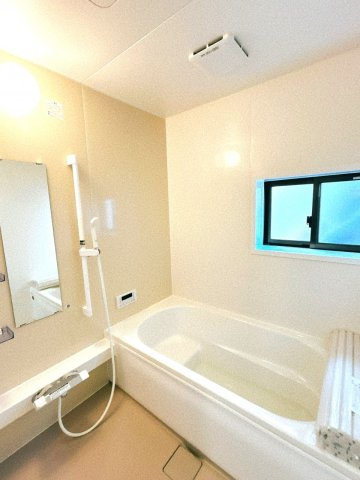 中古戸建　郡山市大槻町字春日　大槻小・大槻中の浴室|新品のユニットバスに交換済み。1坪タイプなのでゆったりとお風呂時間を過ごすことができます！
