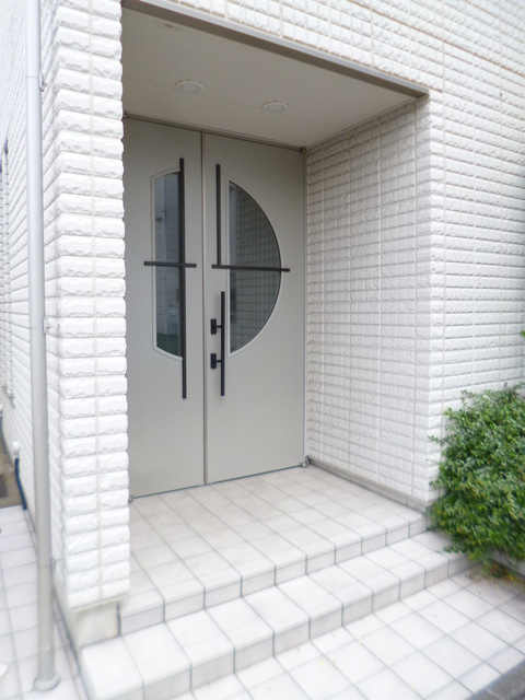 セレーナ経堂のセキュリティ|オートロック付きのエントランス