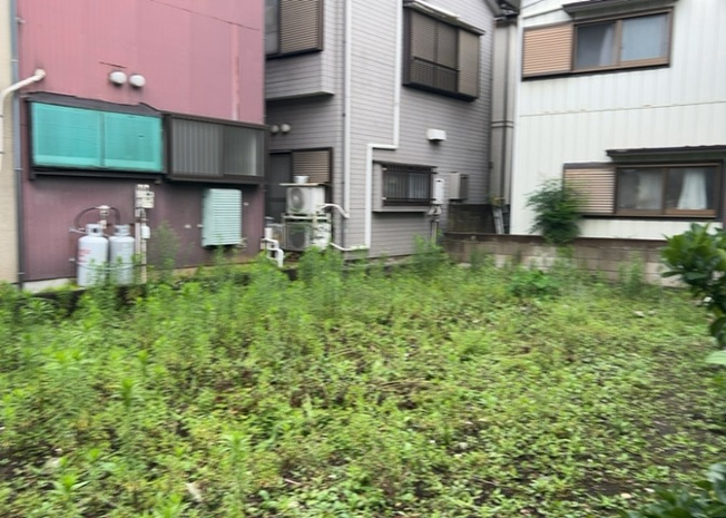 【外観】 | 人が暮らすうえで日光は大切な要素となります。日当たりの良さは譲れないポイントですね。併せて近くに大きな建築物の建築予定がないか、あるいはそれが可能な土地が近くにないか事前に確認することもお勧めします。