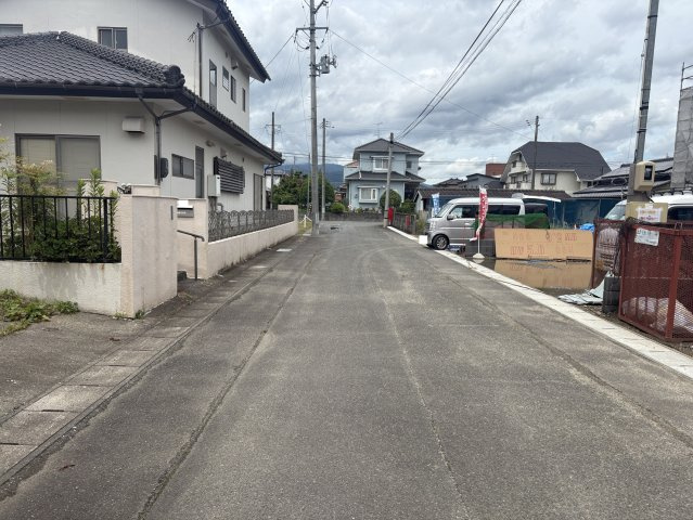 勿来町窪田町通1丁目新築一戸建ての前面道路含む現地写真