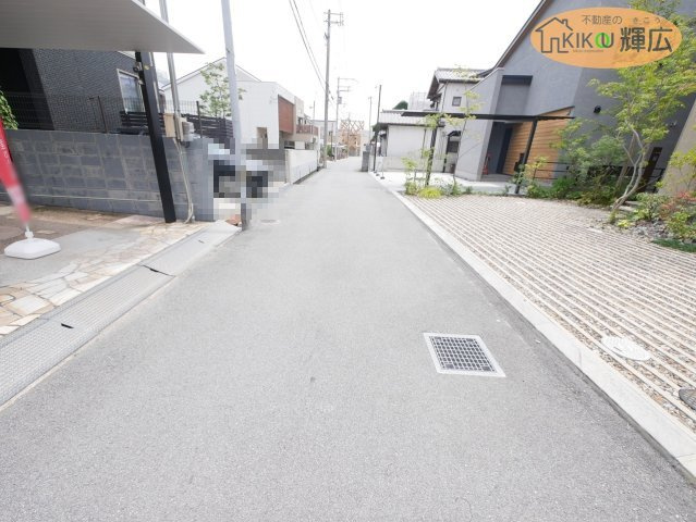 姫路市新在家3丁目　中古戸建の前面道路含む現地写真