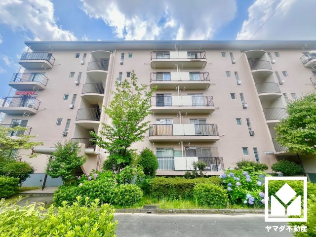 男山第4住宅304号棟の外観