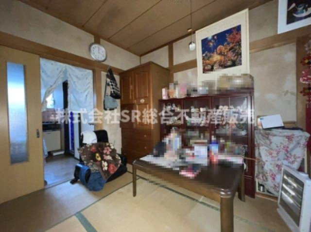 花園西町2丁目中古戸建の和室|落ち着いた雰囲気の和室付きです