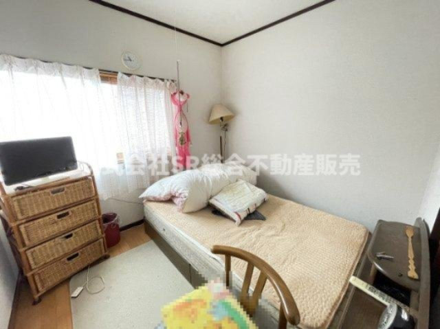 花園西町2丁目中古戸建の寝室|リフォームや住宅ローン・東大阪市の不動産の事なら弊社にお任せ下さいませ！
各地域の特徴・グルメ・裏道やその他、細かい情報等も熟知した
東大阪市出身のスタッフが新生活を送るお客様をサポート致します！