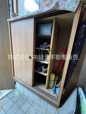 花園西町2丁目中古戸建の収納|弊社は中古戸建のご紹介、その後のリフォームのご提案、
賃貸物件のご紹介、すべてご対応可能です。
お客様にあったプランをご提案致します。
まずはお問合せ下さいませ。