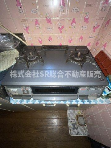 花園西町2丁目中古戸建のキッチン|2口コンロでお料理を効率よくできます！