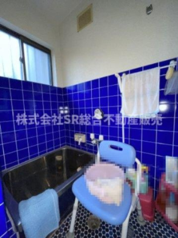花園西町2丁目中古戸建の浴室|窓付きで自然換気がしやすく湿気がこもりにくいのも魅力ですね◎